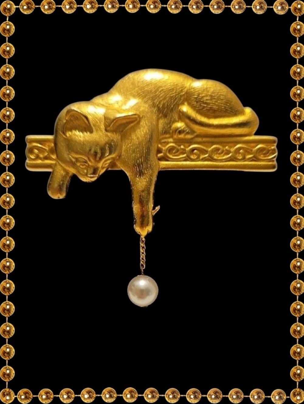 Vintage 1986 Gold Tone JJ Jonette Cat Brooch With Faux Pearl